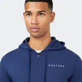 Campera con cierre frontal, capucha con cordón ajustable y bolsillos laterales. Color negro con el logo de Castore en blanco en el pecho.
