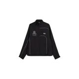 Campera deportiva Adidas Y-3 en colaboración con Mercedes-AMG, color negro con cierre frontal completo, cuello alto y líneas blancas reflectantes. Presenta los logos de Mercedes-AMG y Y-3 estampados en el pecho, junto con la firma de Yohji Yamamoto.