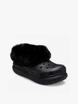 Zueco Crocs Crush negro con plataforma, forrado en piel sintética tipo shearling.