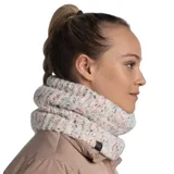 Bufanda tubular de punto Buff modelo Kim, color blanco con motas multicolor. Presenta un diseño de tejido acanalado en el exterior y forro polar interior para mayor calidez.