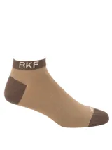 Medias cortas de fibra de bambú en color marrón con detalles en marrón oscuro en el talón, puntera y borde superior. Presentan el logo de la marca RKF tejido en el borde superior y en la puntera.