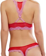 Colaless de encaje roja con bordes de encaje lila.