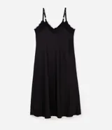 Vestido midi de satén negro con caída fluida, escote en V con detalle de encaje y tirantes finos regulables.