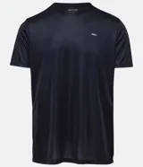 Remera deportiva de poliéster color gris claro, con cuello redondo, mangas cortas y recortes laterales de poliamida. Corte clásico.