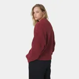 Sweater de punto grueso color bordó de EME Studios, con cuello redondo, puños y bajo de canalé, y logotipo bordado en el pecho. Presenta una silueta holgada y cuadrada.