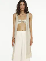 Chaleco largo de red color dorado.