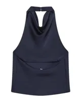 Top de cuello halter con caída satinada y espalda abierta, confeccionado en tela liviana y fluida.