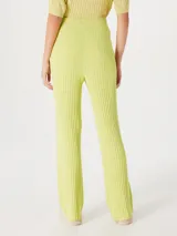 Pantalón de punto acanalado color rosa, de corte recto y tiro alto.