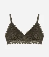 Soutien tipo bralette confeccionado en encaje con textura floral, diseño de escote en V, breteles finos ajustables y detalle de medalla metálica en el centro.