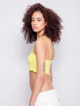 Top blanco sin mangas con breteles finos, escote cuadrado y bordado de tres caritas sonrientes en el frente.