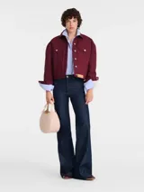Cartera de mano Longchamp modelo Le Foulonné S, de diseño estructurado en tono beige claro con asas cortas.