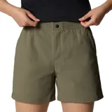 Short verde militar de corte recto, con cintura elástica y bolsillos laterales, ideal para actividades al aire libre con tecnología de protección solar y repelente de manchas.