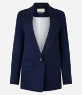 Blazer azul marino de sastrería confeccionado en mezcla de viscosa y lino, con solapas, cierre frontal de un botón y bolsillos con solapa en los laterales.
