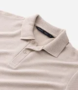 Camisa polo Marfinno de corte regular para hombre, de color negro con diseño texturizado, manga corta y cuello con cierre de botones.