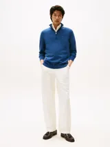 Sweater azul de Tommy Hilfiger confeccionado en algodón, con cuello perkins, cierre de cremallera de un cuarto, puños y bajo de punto canalé, y logo bordado en el pecho.