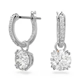 Par de aros colgantes plateados con forma de argolla y cristales blancos incrustados. Cuentan con un cristal blanco central de talla redonda. Cierre a presión.