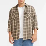 Sobrecamisa de franela Quiksilver modelo Everest a cuadros, de manga larga, con bolsillos frontales con solapa y cierre de botones.
