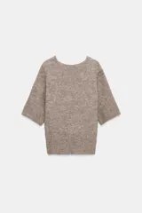 Jersey de punto de cuello redondo y manga por debajo del codo, con detalle de espalda descubierta y lazo de ajuste.