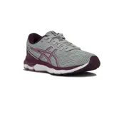 Championes de running Asics modelo Gel-Pacemaker 2, color gris con detalles en bordó y suela blanca. Incorporan tecnología de amortiguación en la suela y capellada de malla transpirable.