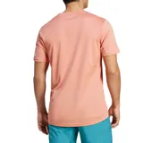 Remera deportiva Adidas de hombre, color salmón, de corte clásico y mangas cortas.