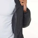 Campera acolchada tipo puffer color negro, con capucha ajustable, cierre frontal completo y bolsillos laterales con cierre.
