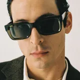 Lentes de sol cuadrados color verde oliva, con lentes verdes polarizadas y protección UV400.