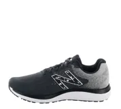 Championes de running New Balance modelo Fresh Foam 680 V7, color negro con detalles en gris y blanco. Presentan empeine de malla técnica transpirable, entresuela con tecnología Fresh Foam de doble densidad para una amortiguación superior y suela de caucho resistente.
