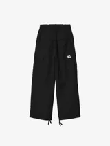 Pantalón cargo negro de corte holgado, con bolsillos laterales y traseros, bolsillos cargo en la pierna y doble capa en las rodillas.