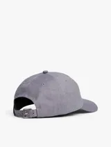 Gorra de seis paneles color gris jaspeado, con visera curva y ojales bordados. Presenta el logo de Tommy Hilfiger bordado en el panel frontal.