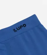 Calzoncillo tipo boxer de microfibra color negro, con cintura elástica que presenta detalle de líneas horizontales y logo de la marca.