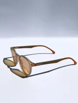 Lentes de sol Osten modelo Ibiza, con marco redondo de acabado mate en color gris oscuro y cristales polarizados con protección UV 400.
