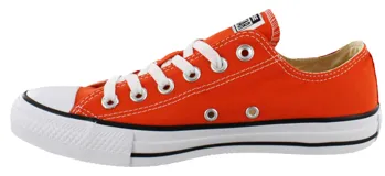 Championes Converse All Star Chuck Taylor de lona color verde con cordones blancos y suela de goma blanca con línea negra.