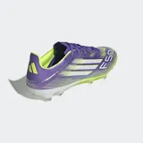 Championes de fútbol Adidas F50 Pro Firm Ground Cleats, color violeta con detalles en amarillo y blanco. Parte superior de fibra táctil con textura Sprintweb 3D y suela Sprintshell 360 para terreno firme.