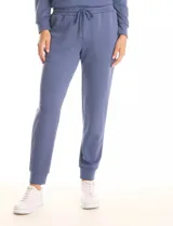 Pantalón tipo jogger de la marca Match Fit, con cintura elástica ajustable mediante cordón, bolsillos laterales y puños elásticos en los tobillos.