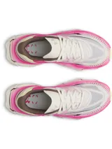 Championes Under Armour W HB Racer 2, diseño deportivo en tonos blanco, rosado y detalles en negro. Cuentan con capellada de malla transpirable y suela chunky de gran amortiguación.