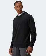 Hoodie negro de manga larga, con capucha y calce relajado, confeccionado en tejido ligero y suave.