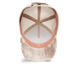 Gorra tipo trucker de Goorin Bros con estampado efecto mármol en tonos beige y marrón. Presenta un panel frontal estructurado con parche bordado de un cráneo de animal y la palabra 'DEAD', malla trasera transpirable y visera curva.