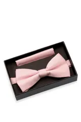 Moña con pañuelo color rosa claro, con textura. Incluye pañuelo de bolsillo a juego.