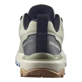 Championes de trekking Salomon modelo X Ultra 360 Edge, en color verde militar con detalles en negro, suela marrón y celeste. Cuentan con sistema de ajuste rápido de cordones y tecnología Advanced Chassis para mayor estabilidad y protección en exteriores.