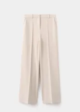 Pantalón de vestir de tiro medio, color beige, de corte recto y amplio con pinzas frontales.