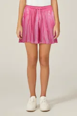 Short de calce alto con estampado abstracto en tonos rosados.