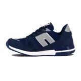 Zapatillas de running azul marino con detalles en gris y blanco.