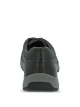 Zapato casual Hush Puppies modelo Duran, confeccionado en cuero de color gris oscuro. Presenta un diseño de cordones, cuello acolchado para mayor confort y suela de goma resistente con una ligera elevación en el talón.