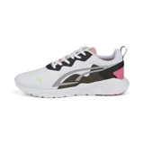 Championes Puma All-Day Active in Motion, color blanco con detalles en negro, gris, rosa y amarillo.