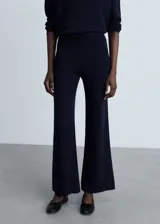 Pantalon de punto de tiro alto con diseño recto y largo, confeccionado en tejido fino con cintura elástica.