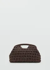 Bolso de mano de fibra natural trenzada en color marrón, con diseño estructurado de tamaño pequeño y asas integradas.