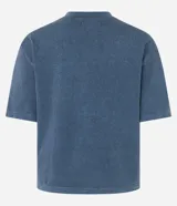 Remera de manga corta color azul con cuello redondo y efecto lavado.