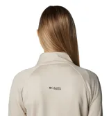Campera técnica de senderismo Columbia Titanium, color beige con detalle de bolsillo en el pecho en color negro. Presenta cierre frontal completo, cuello alto, mangas largas con orificios para los pulgares y dobladillo con ribete elástico.