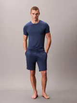 Shorts de pijama Calvin Klein de modal extrasuave color azul marino, con diseño sin cierres, bolsillos en las costuras laterales y cinturilla elástica.