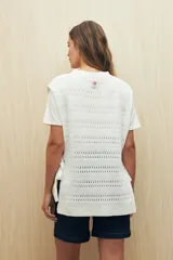 Chaleco azul marino de algodón tejido con punto calado, sin mangas y con lazos laterales.